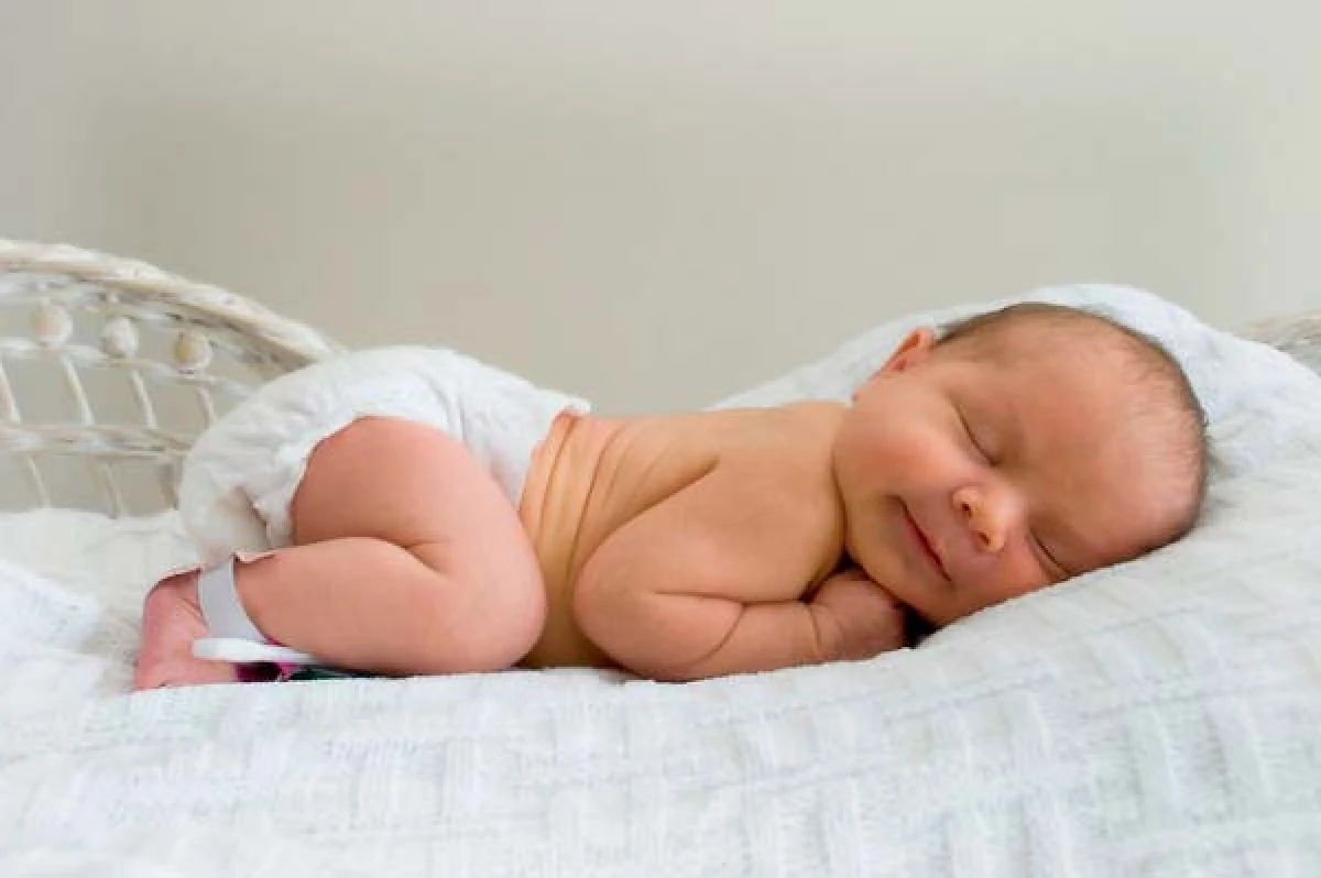 O recentemente nado dorme no estómago: é posible 23259_2