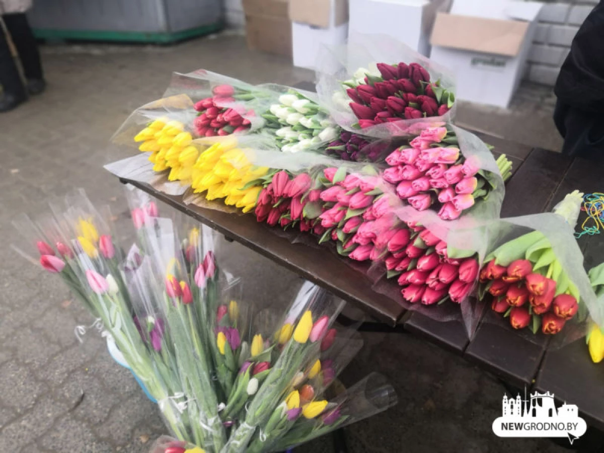 On the eve of the excitement: Price overview for flowers and sales seller from NewGrodno
