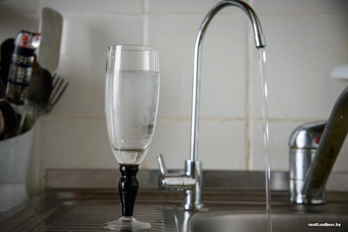 Minsk residents threaten to evict from the apartment due to debt for water. But they say nothing should 23399_6