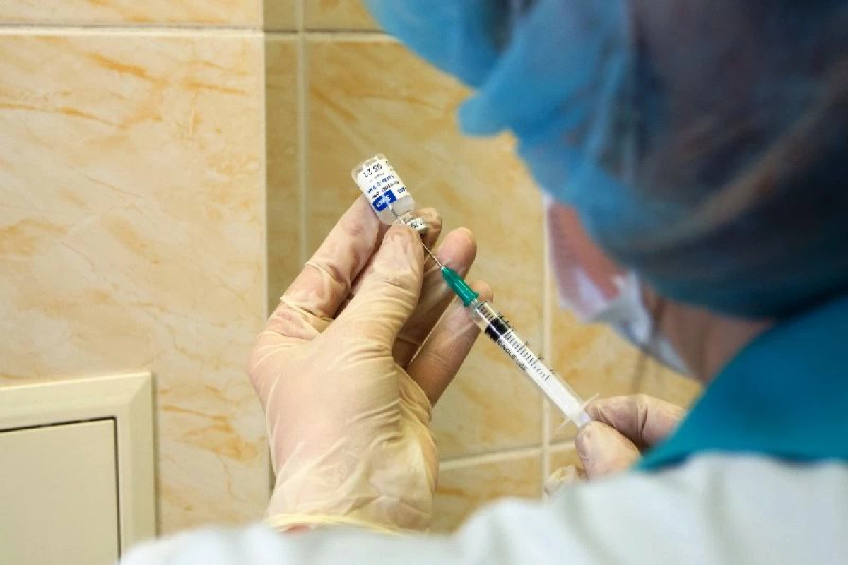 Ακριβώς έτος: Ο Υπουργός Υγείας της Περιφέρειας ευχαρίστησε τους εργαζόμενους στον τομέα της υγείας για ανιδιοτελής εργασία κατά τη διάρκεια της καταπολέμησης του Coronavirus 23608_1