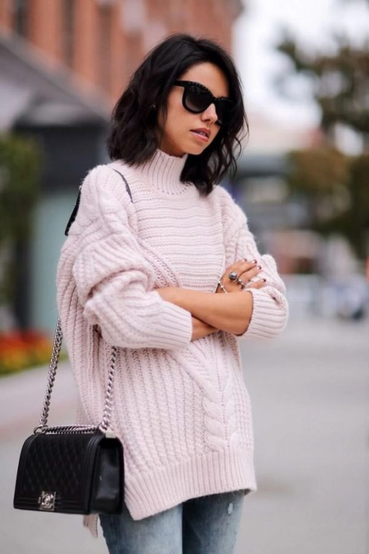 Стильные джемпера женские. Пуловер оверсайз 2021-2022. Стильные свитера для женщин. Свитер оверсайз. Стильный свитер женский.