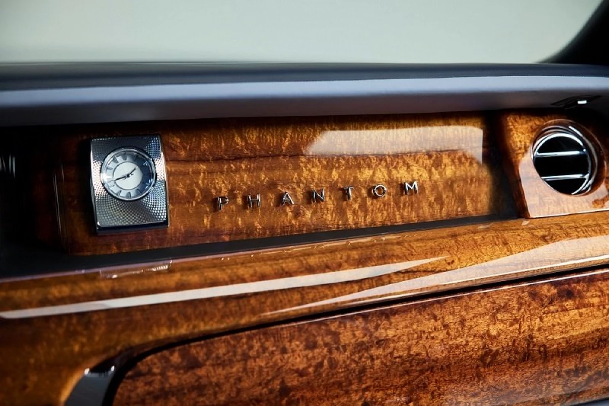 Deleng Rolls-Royce unik kanthi panel saka Acacia Hawaii sing langka saka jenis coa (foto) 23977_3