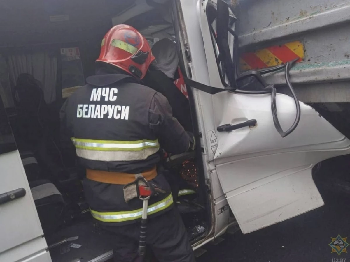 Ο οδηγός του μίνι λεωφορείου κοιμήθηκε και συνέτριψε σε ένα φορτηγό. Ετυμηγορία σε περίπτωση ατυχήματος με επτά θύματα 24299_4