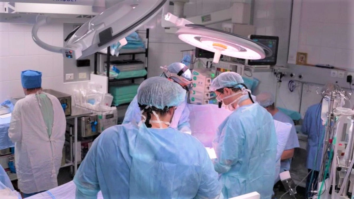 Li Ugra, bi serfirazî operasyona transplantiya yekem a yekem pêk anî 24539_1