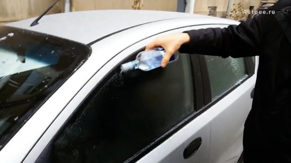 8 Formas populares Cómo eliminar asustados de las ventanas de los automóviles 3243_7