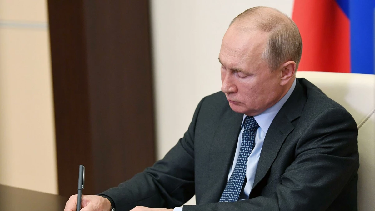 Putin assinou uma lei em multas para a censura da mídia russa na Internet 3866_1