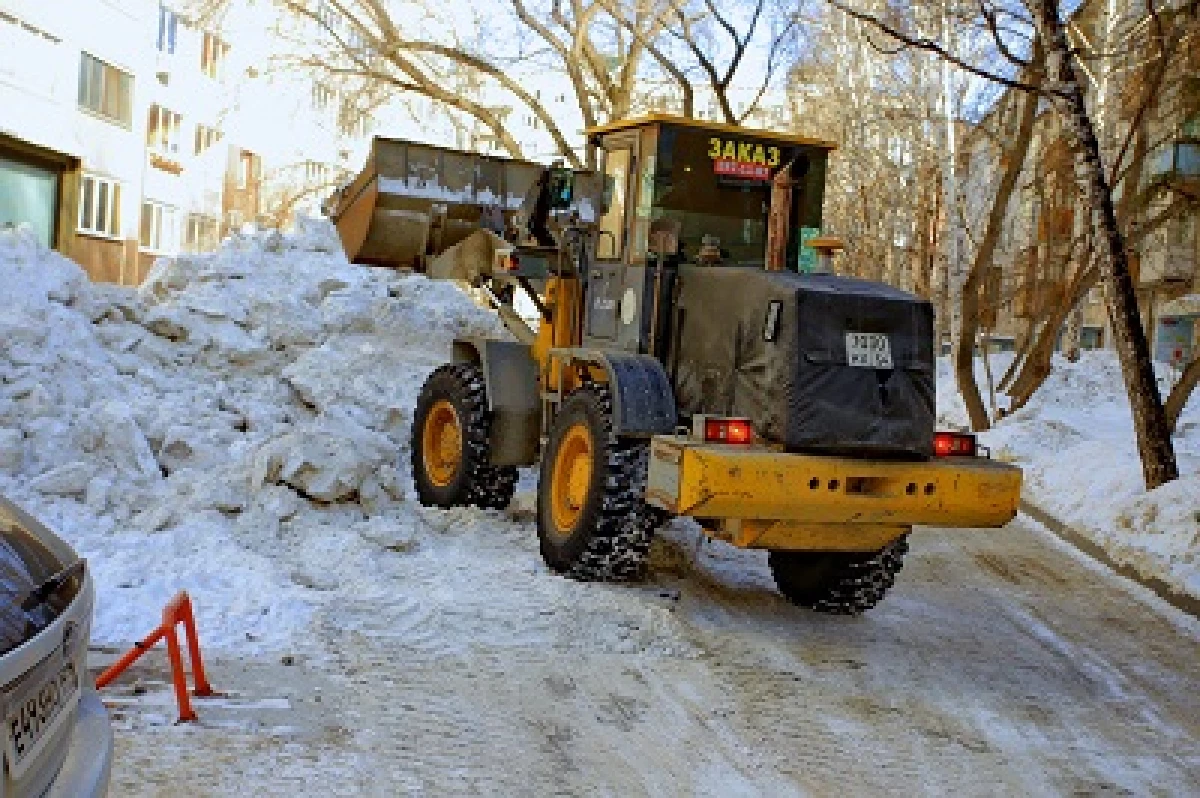 Datuk Bandar Novosibirsk memberikan dua minggu untuk mengeksport salji dari wilayah rumah 4635_1