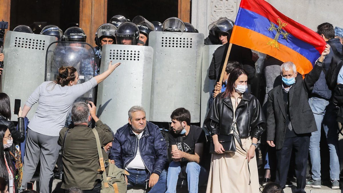 Ny minisitry ny raharaham-bahiny Armeniana dia niantso ny toe-piainana feno ny fifandirana tao Karabakh 4997_1