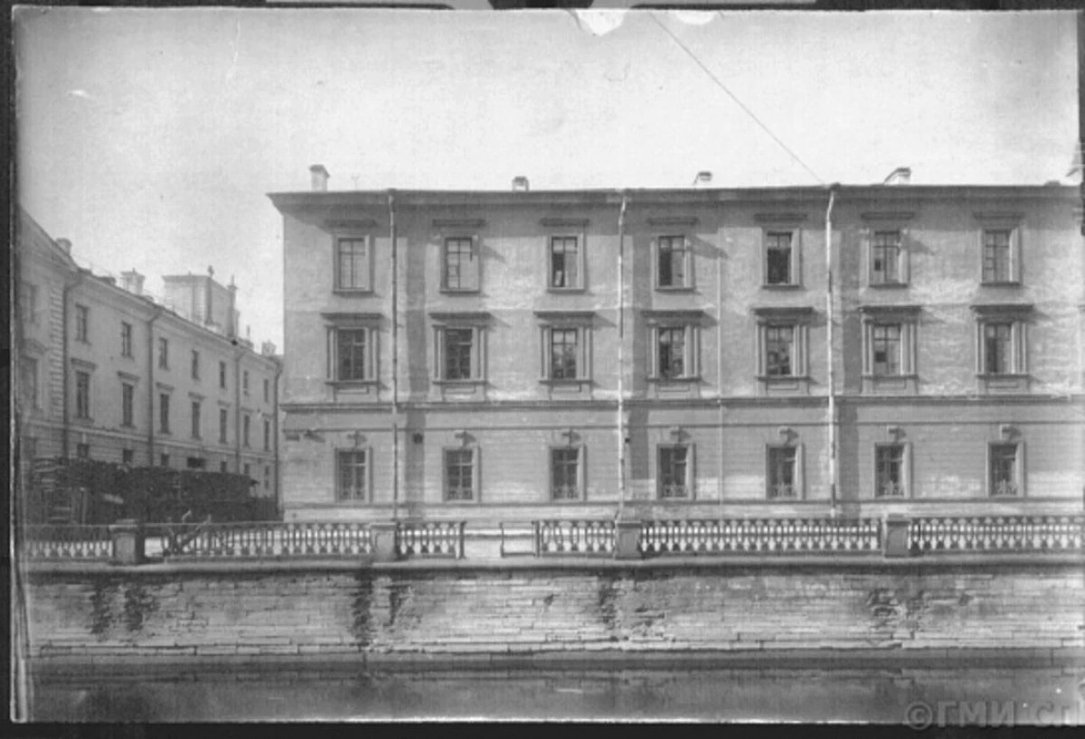 Geheimnis vun de stabile Kanal am St. Petersburg 5089_11