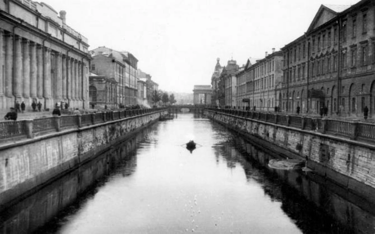 Mystery du canal stable à Saint-Pétersbourg 5089_2