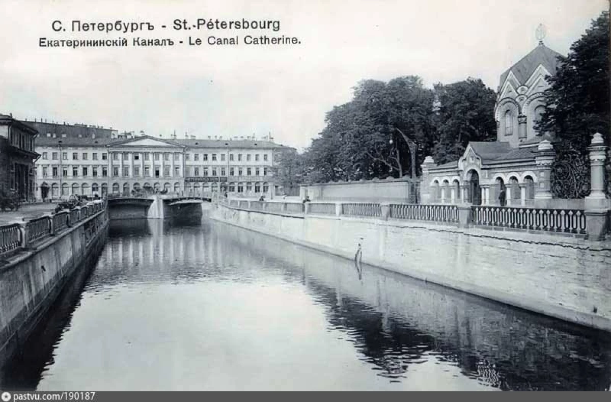 Amayobera ya Canal ihamye muri St. Petersburg 5089_3