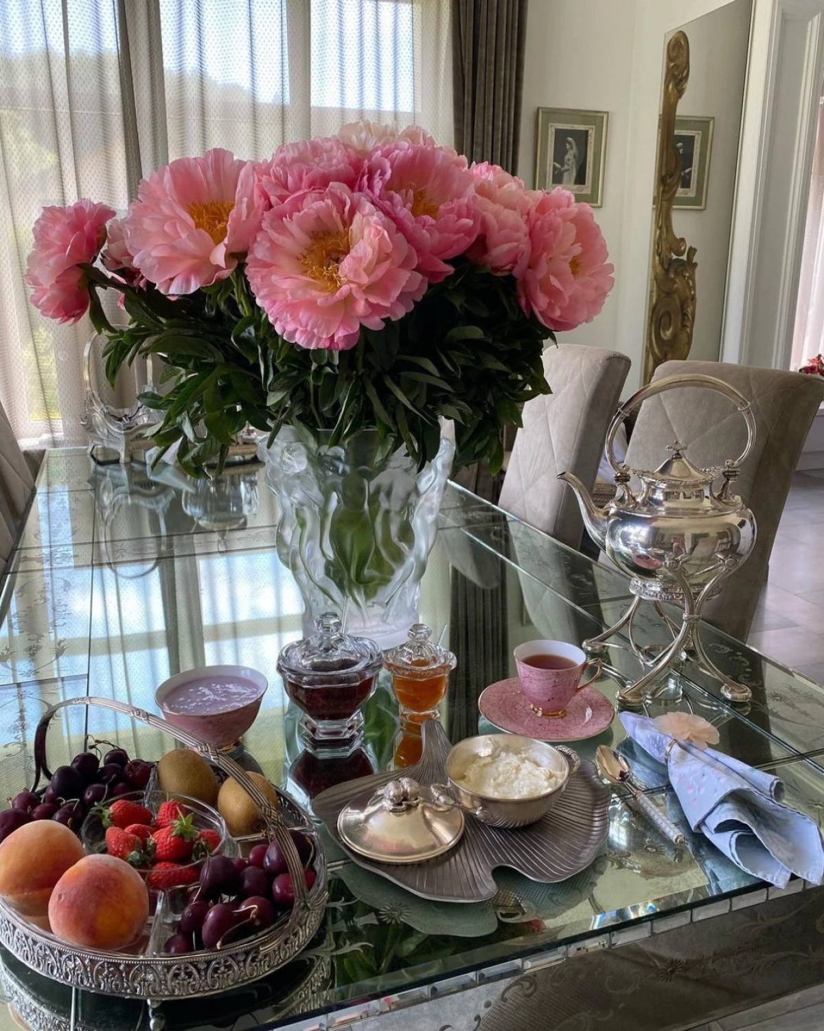 El fenomen del Instagram Rus - Yana Rudkovskaya esmorzars al salari de l'empleat estatal mitjà 5214_16