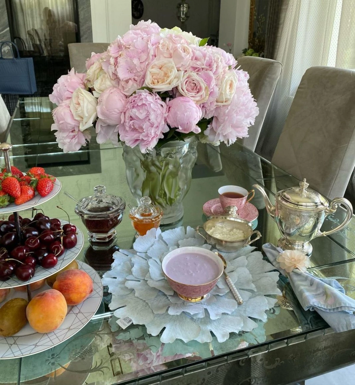El fenomen del Instagram Rus - Yana Rudkovskaya esmorzars al salari de l'empleat estatal mitjà 5214_17