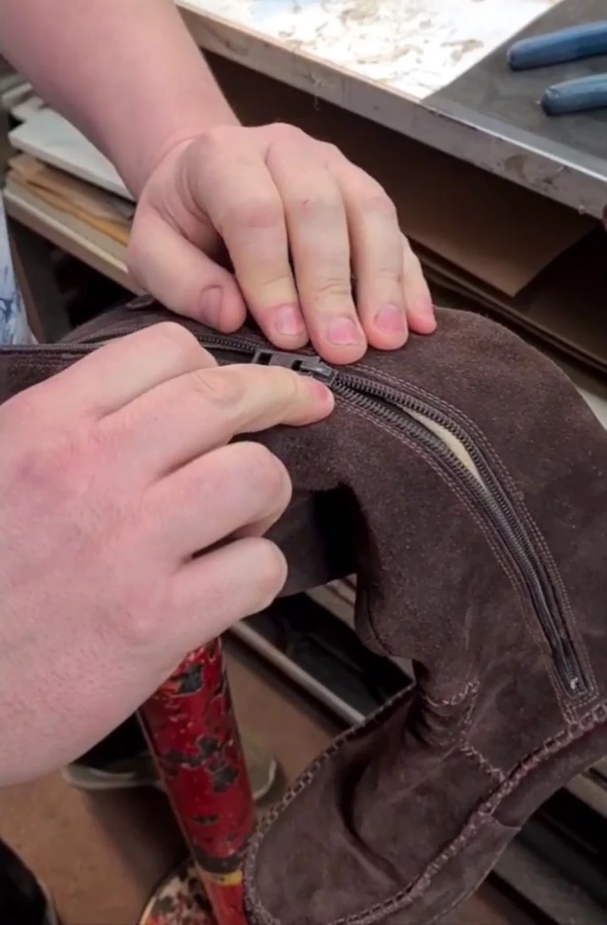 Shoemaker a arătat cum să fixeze fermoarul divergent și este mai ușor decât pare 545_3
