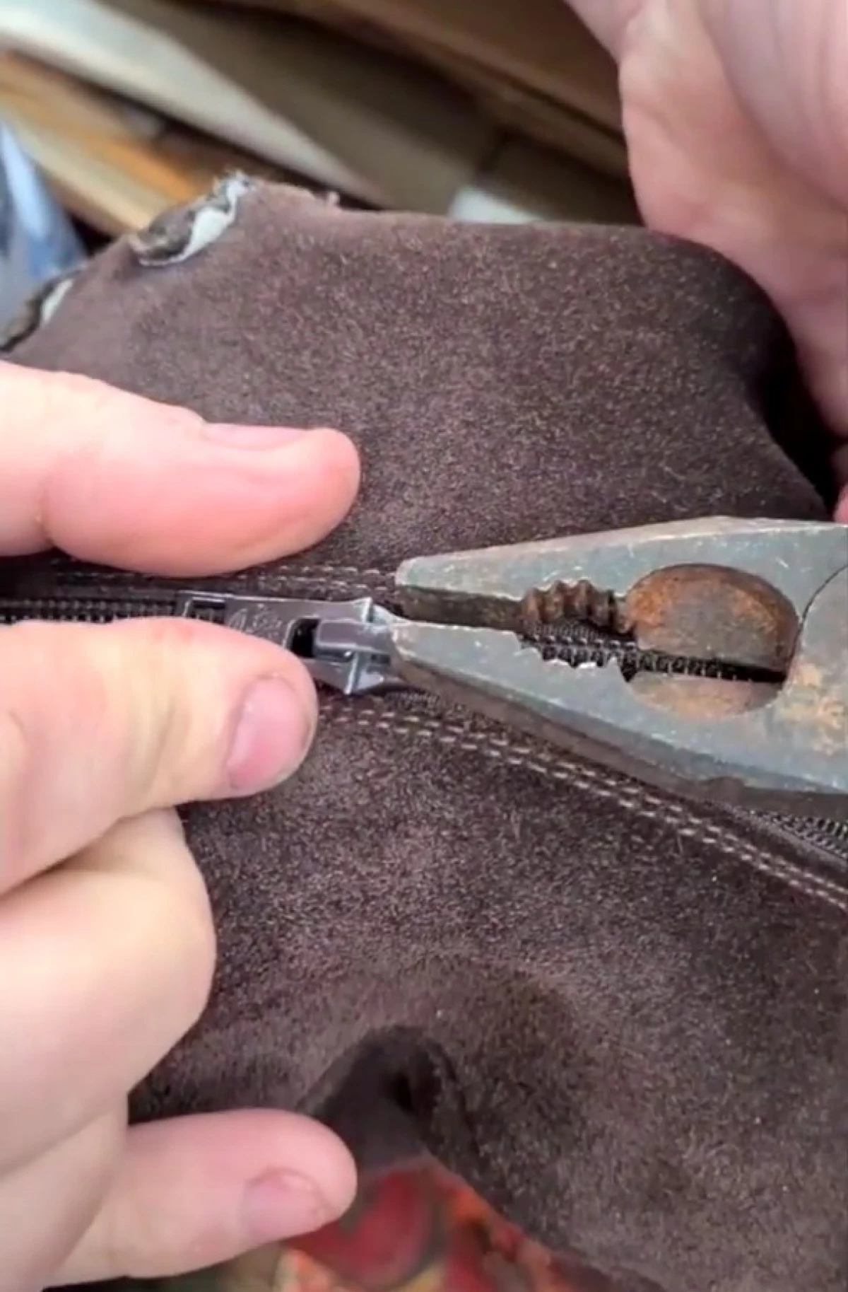 Shoemaker သည်မတူကွဲပြားသော zipper ကိုမည်သို့ဖြေရှင်းရမည်ကိုပြသခဲ့သည်။ ၎င်းသည်ပုံရသည်ထက်ပိုမိုလွယ်ကူသည် 545_5