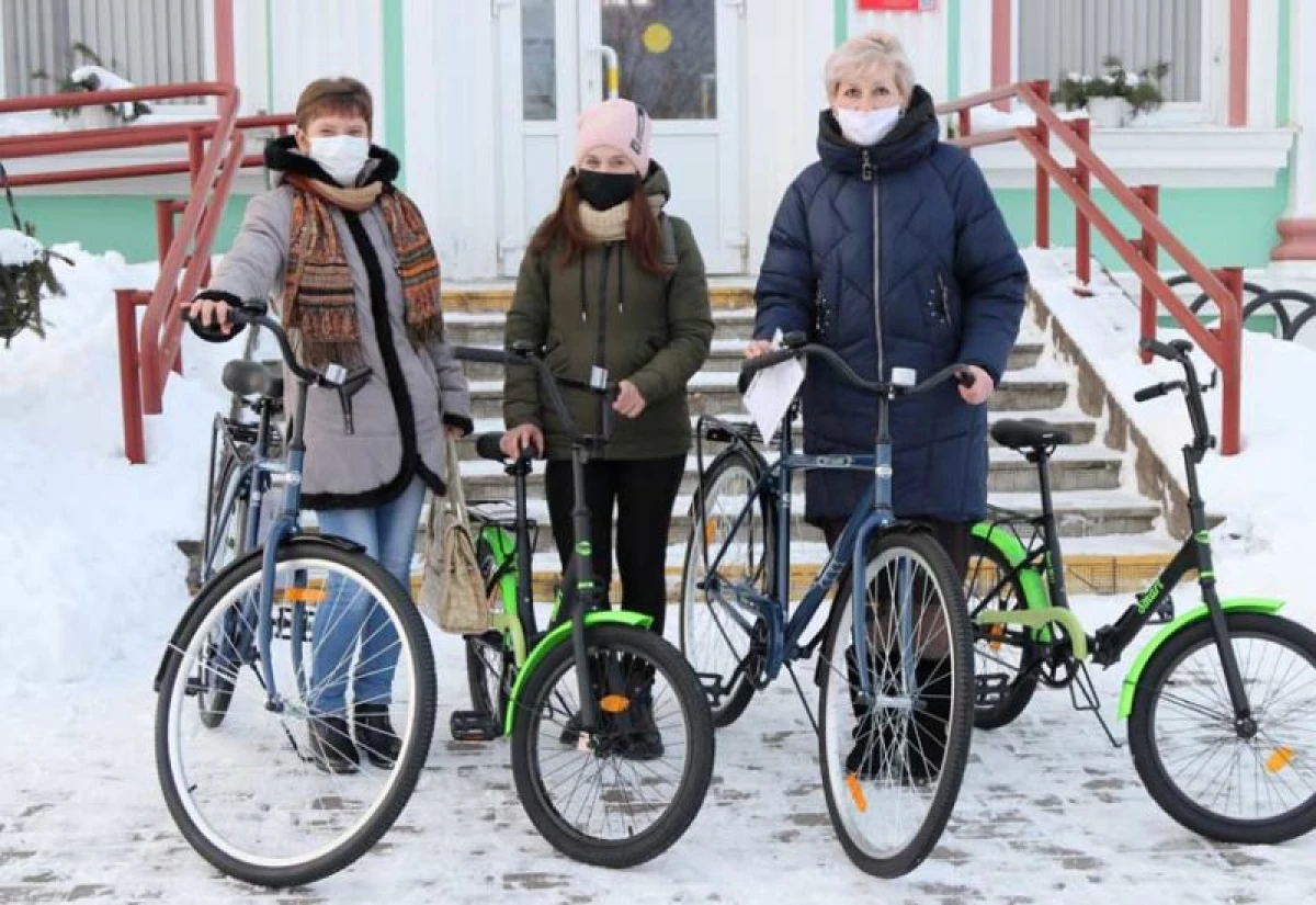 In die Dyatlovsky-distrik het die maatskaplike dienste van die vakbond 4 fietse in die winter aangebied 5583_4