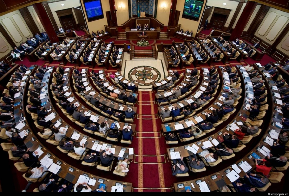 Začátek práce parlamentu Kazachstánu prvního svolání 5686_1