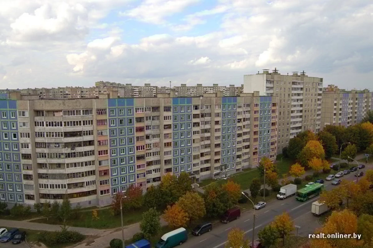 Odnushka in einem neuen Gebäude und einer Treshka in einem der längsten Häuser von Minsk. Wie viel braucht der Staat Meter? 5828_2