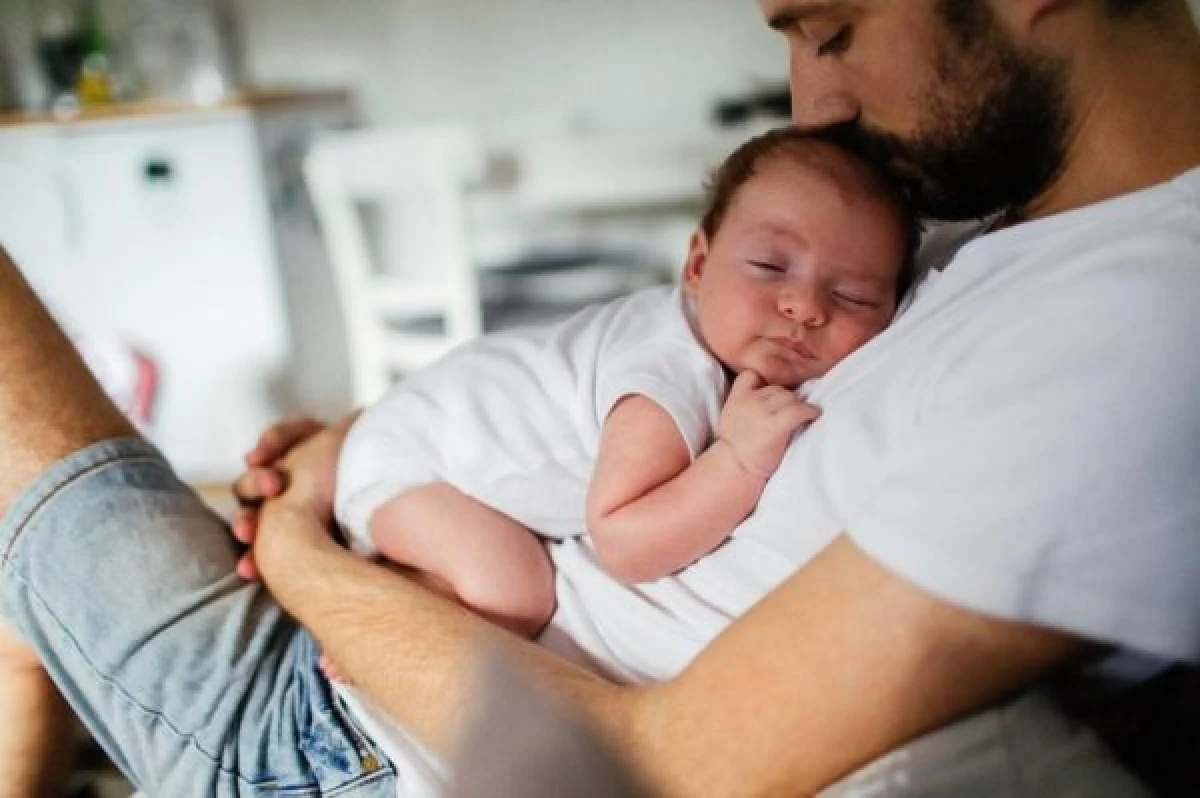 Por que o nascimento do bebê garoto pai precisa estar envolvido em sua vida?