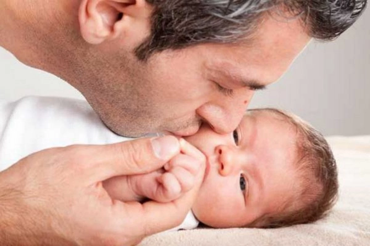 Warum von der Geburt des Babykinders muss Dad in sein Leben involviert sein? 656_12