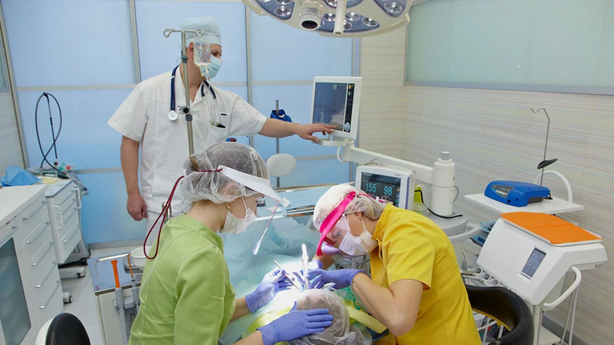 在Pirogov的中心，患者开始移植自己的牙齿 6664_3
