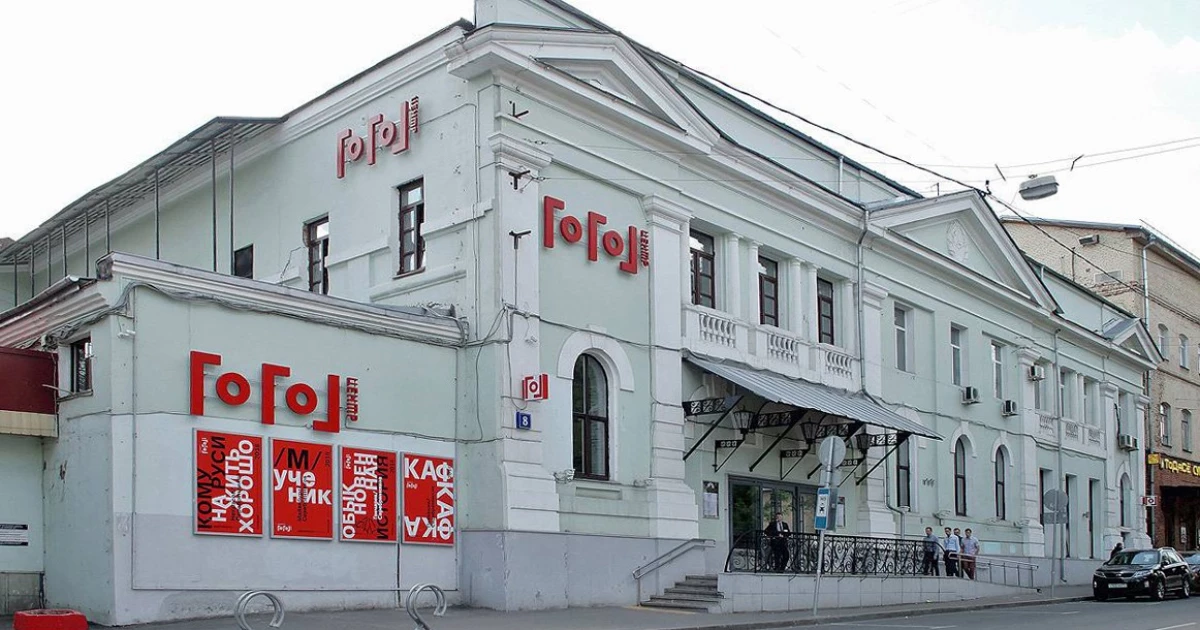 Rumah Minggu: Gogol Center Building di Jalan Kazakov, dibuka sebagai sebuah kelab untuk pekerja kereta api 7153_1