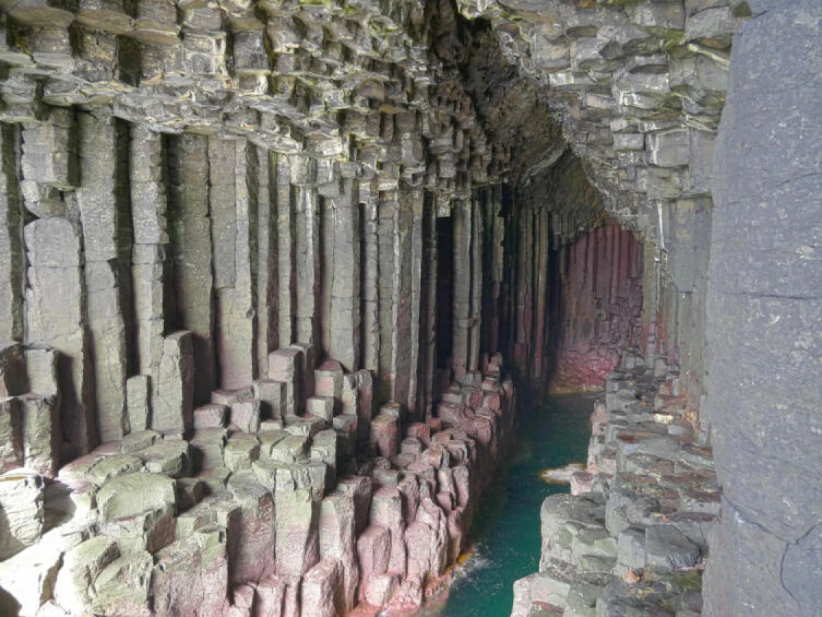 स्कॉटलैंड की प्रकृति। फिंगल गुफा किस बारे में गायन करता है? 752_2