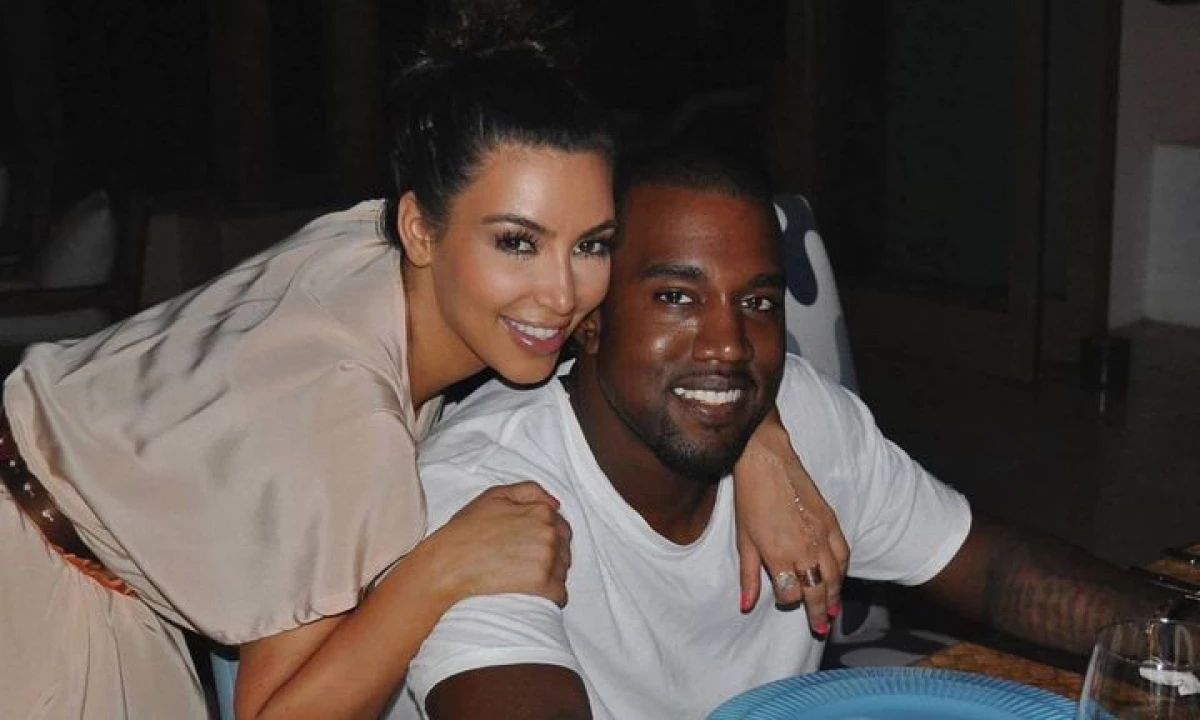 Ieu mangrupikeun final: Kim Kardashian sareng Kanye West resmi