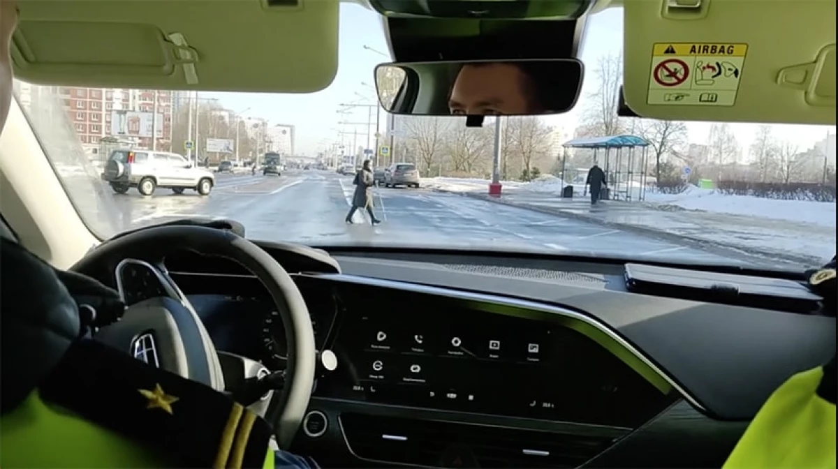 Minsk verkeerspolitie toonde welke machine de verborgen controle is 7768_5