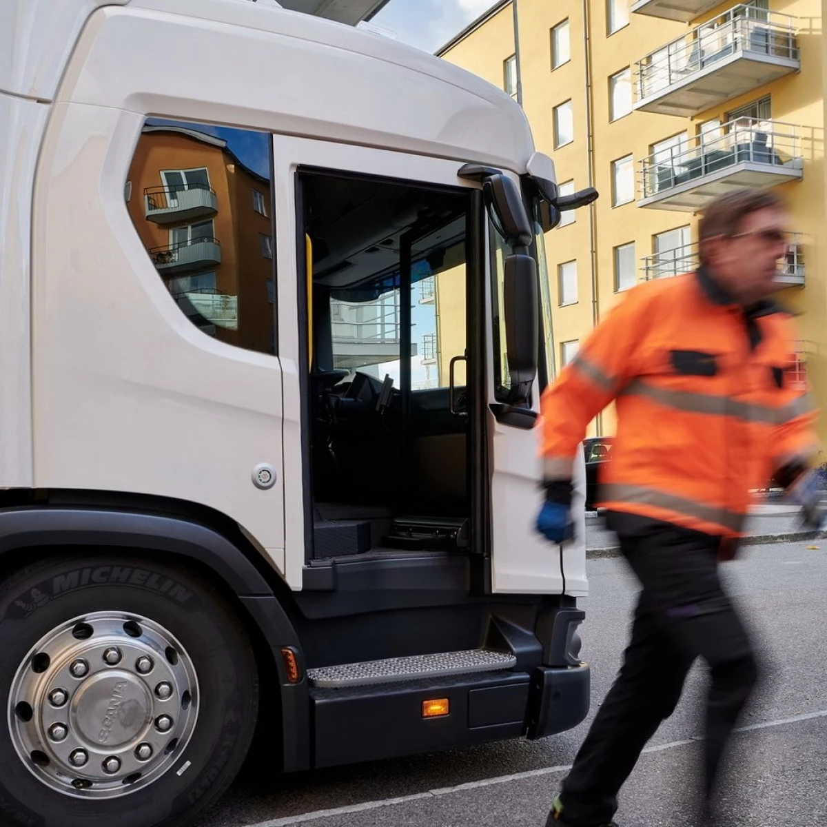 Scania, çöp kamyonu sürücülerinin çalışmalarını daha da rahat hale getirdi 8021_3
