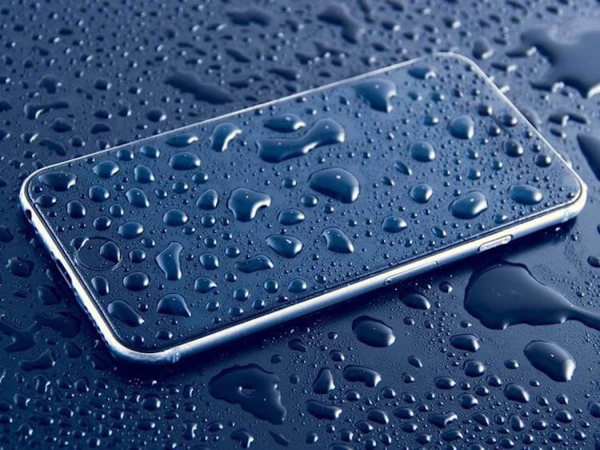 3 syytä ostaa älypuhelin veden suojelulla ja 3 syytä olla tekemättä tätä 8094_2