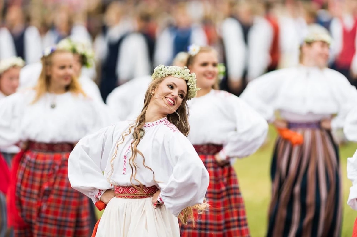 Estonyalıların gelenekleri - önlükdeki ormanın ve gelinin batıları 8592_2