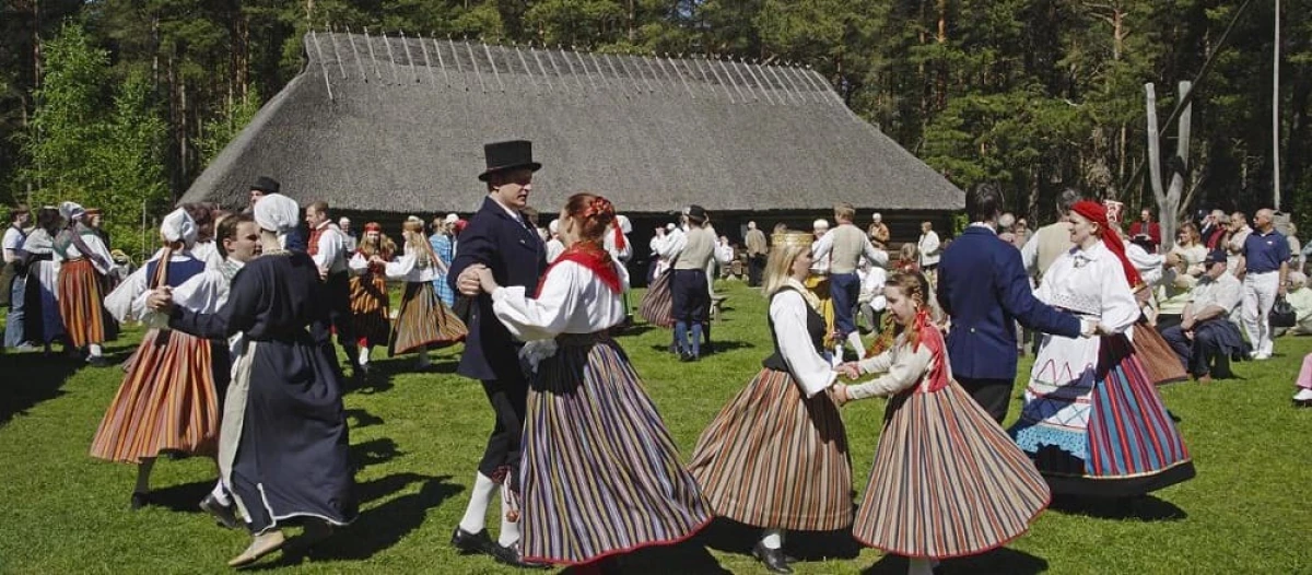 Estonyalıların gelenekleri - önlükdeki ormanın ve gelinin batıları 8592_4