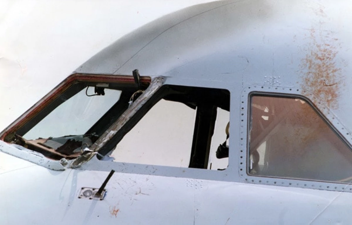Pilot skoro vypadol z vložky v lete: úžasný prípad britských dýchacích ciest 9119_4
