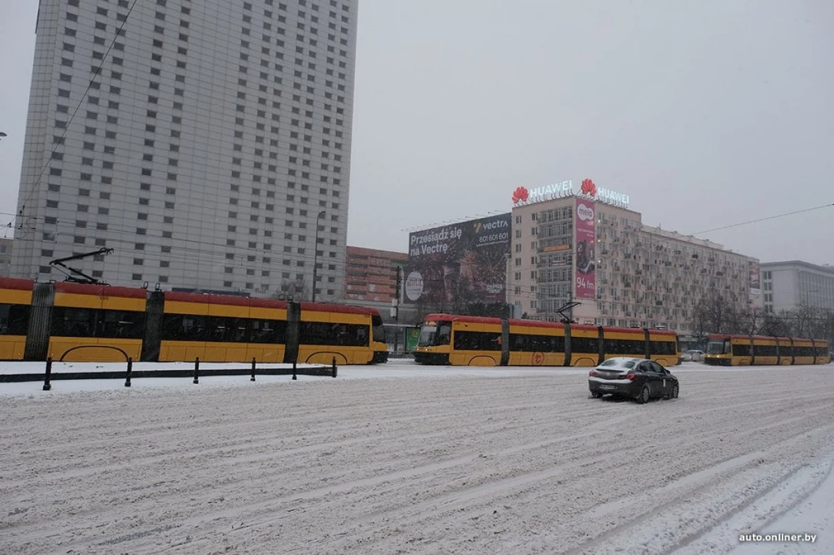ในวอร์ซอบันทึกตะกอน เมืองโปแลนด์กำลังประสบกับหิมะที่ทรงพลัง 9135_11