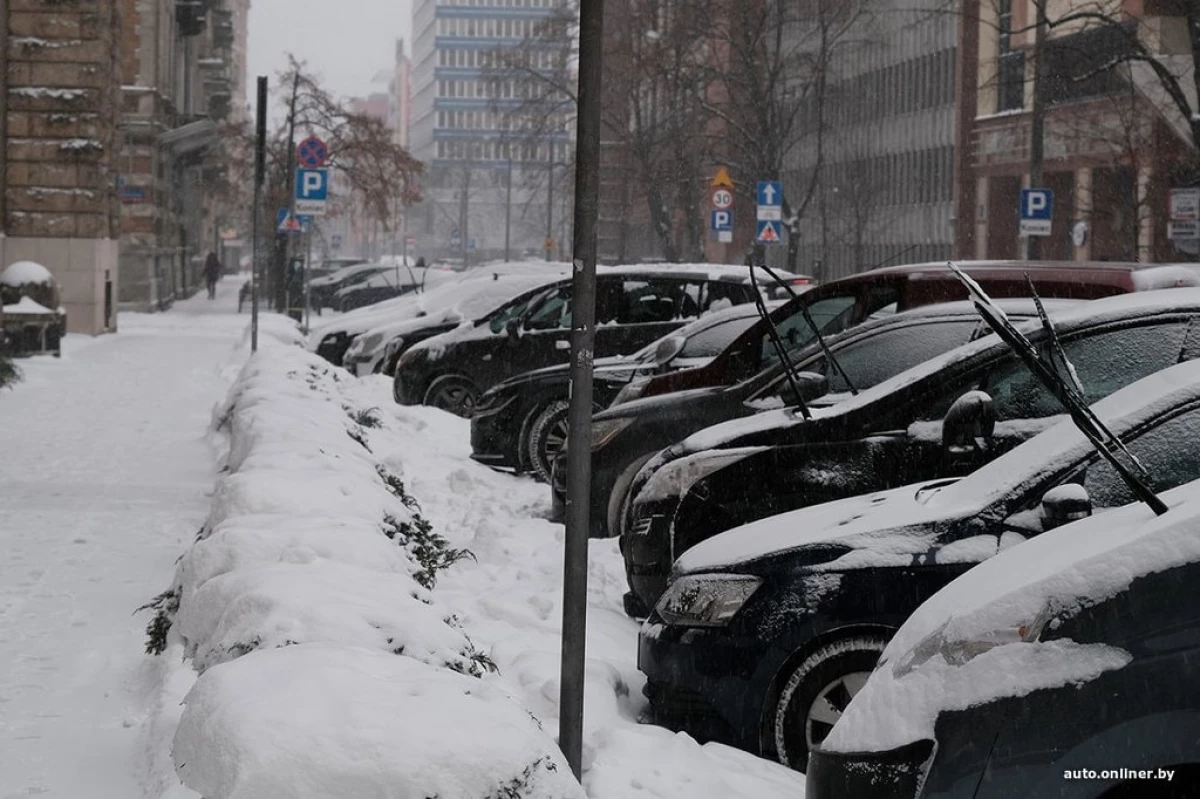 A Varsòvia registra sediments. Com la capital polonesa està experimentant una potent nevada 9135_21