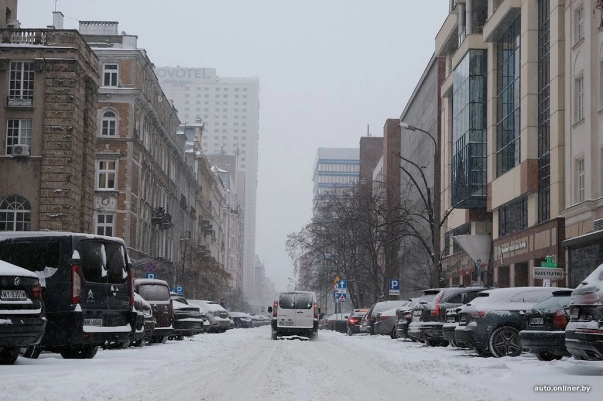 Nei sedimenti record di Varsavia. Come la capitale polacca sta vivendo potenti nevicate 9135_22