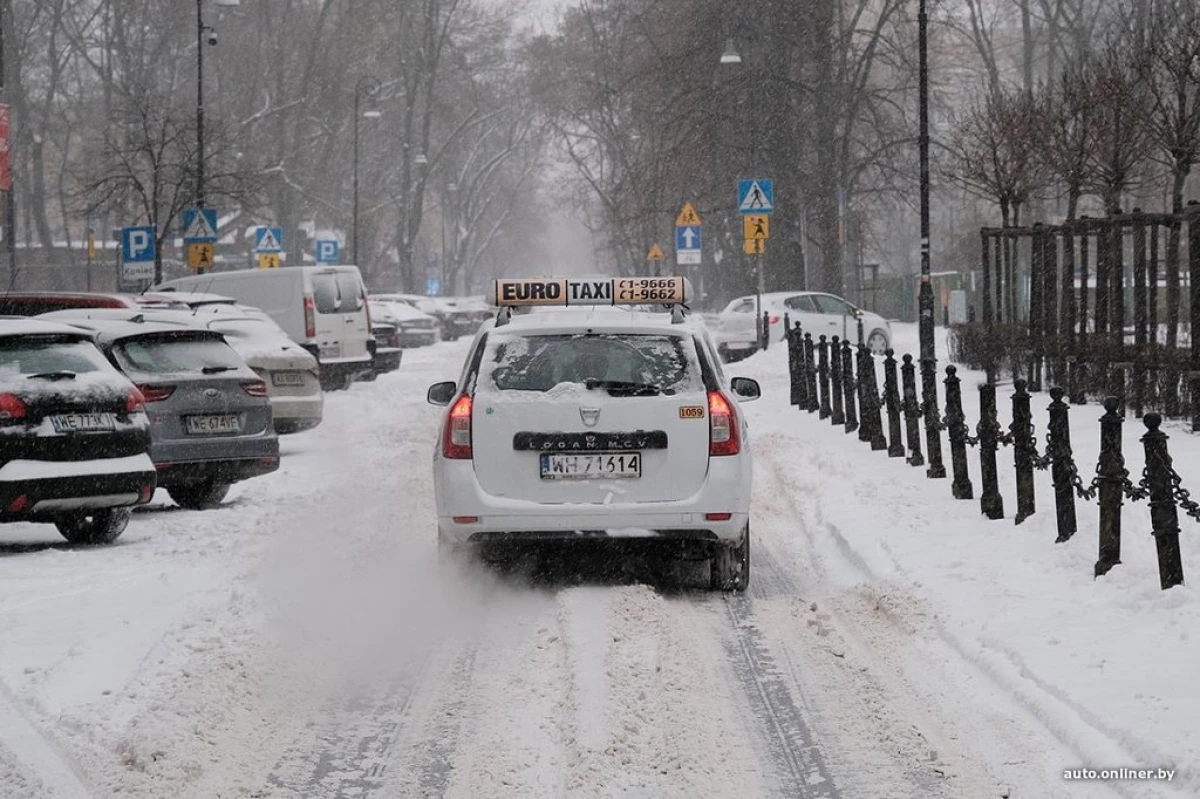 Վարշավայի գրառումների նստվածքներ: Ինչպես է Լեհաստանի մայրաքաղաքը զգում ուժեղ ձյուն 9135_24