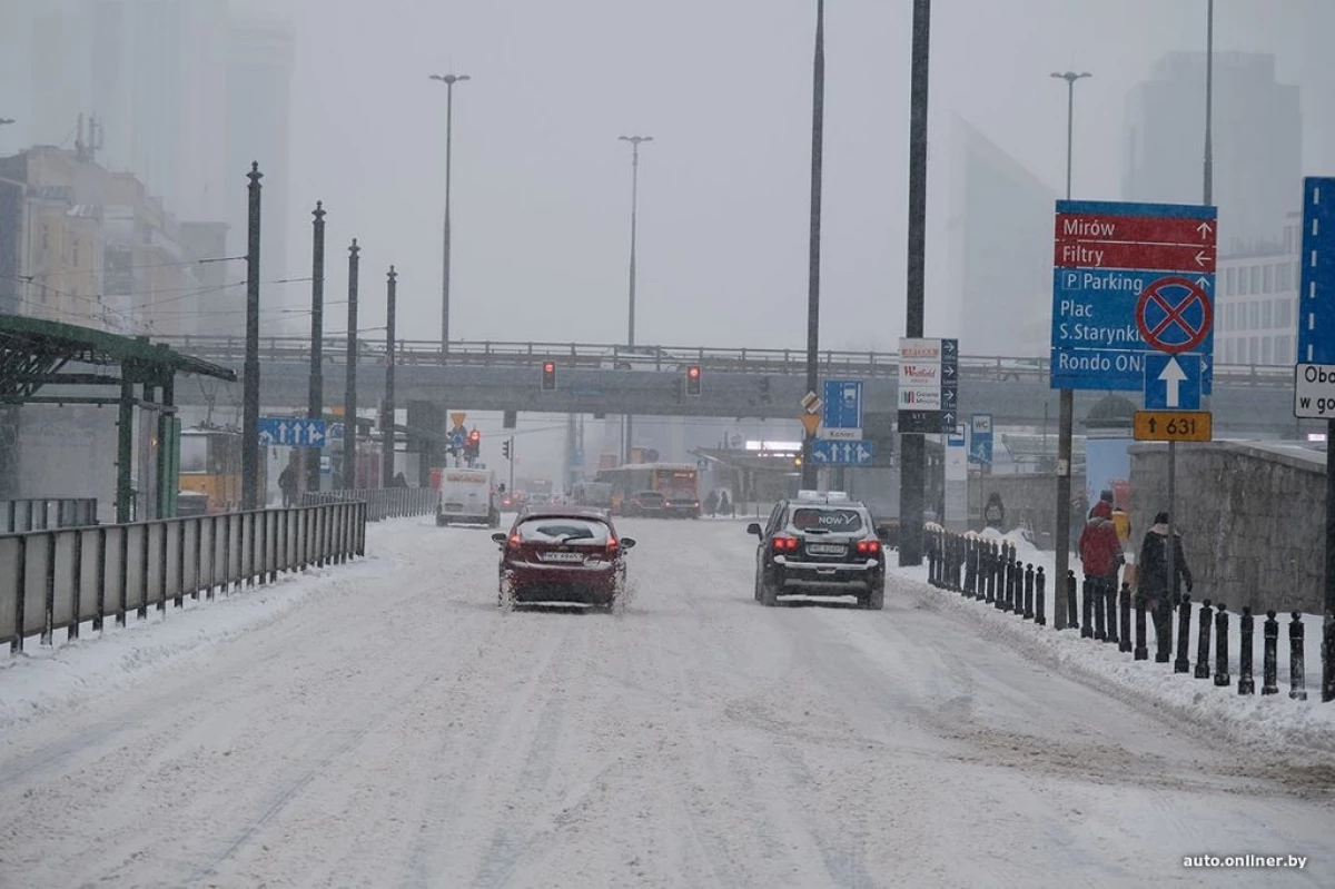 У Варшаві рекордна кількість опадів. Як польська столиця переживає потужний снігопад 9135_28