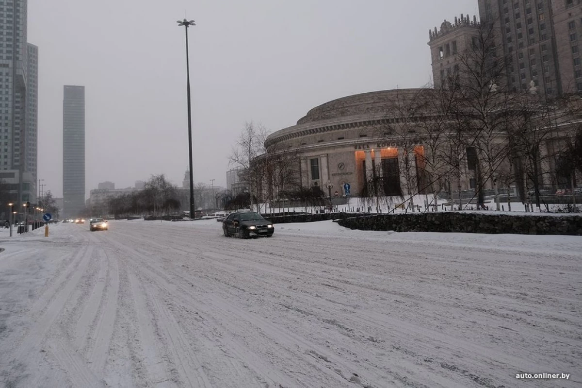 У Варшаві рекордна кількість опадів. Як польська столиця переживає потужний снігопад 9135_6