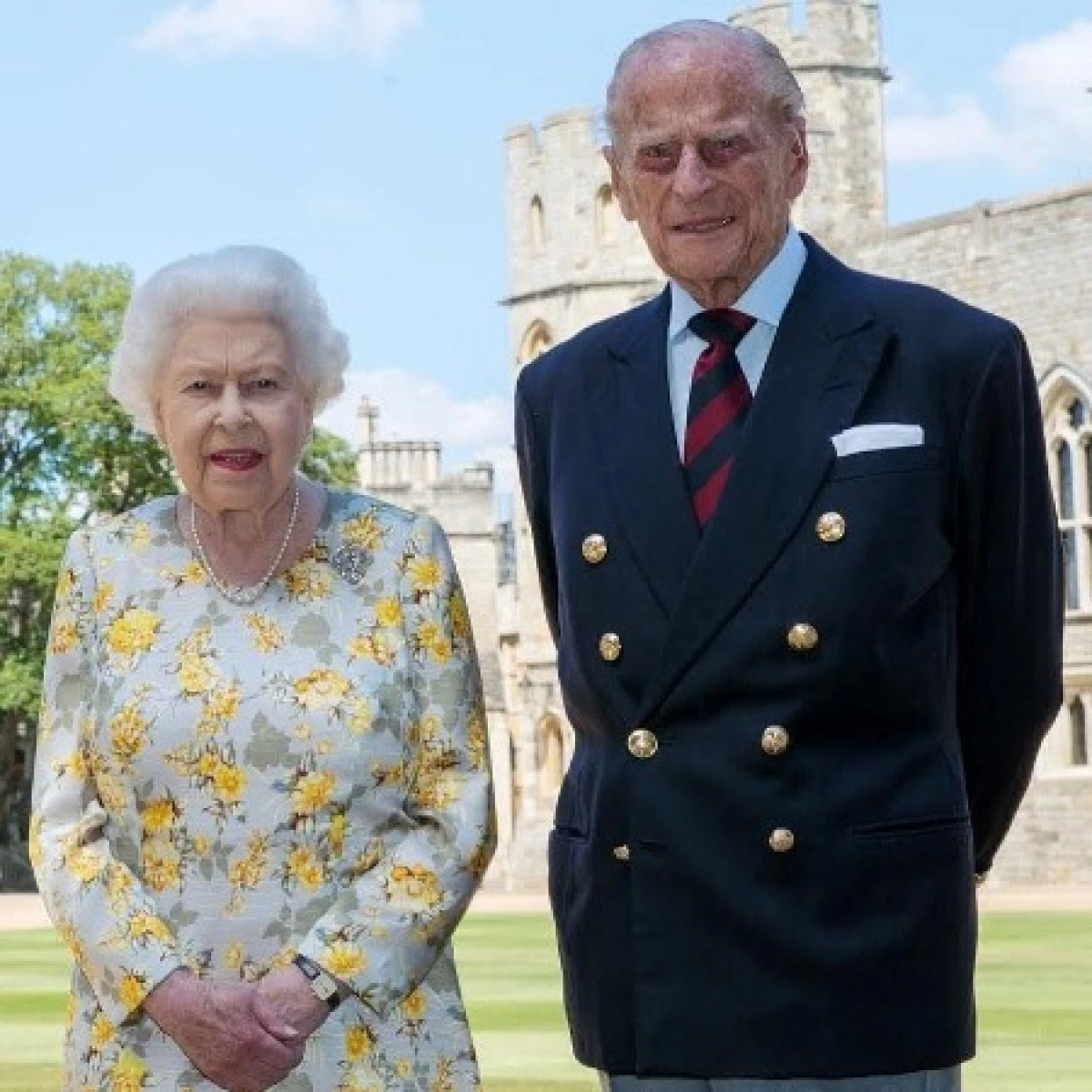 La décision de la reine: le prince Harry et Megan sont complètement retirés des tâches de l'État 9535_2