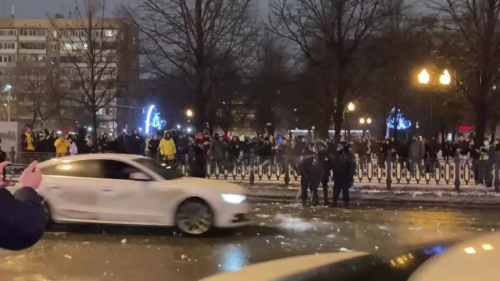 Acciones para Navalny: más de tres mil detenidos, casos de ataque a fuerzas de seguridad y adolescentes en rallies. lo principal 10112_11