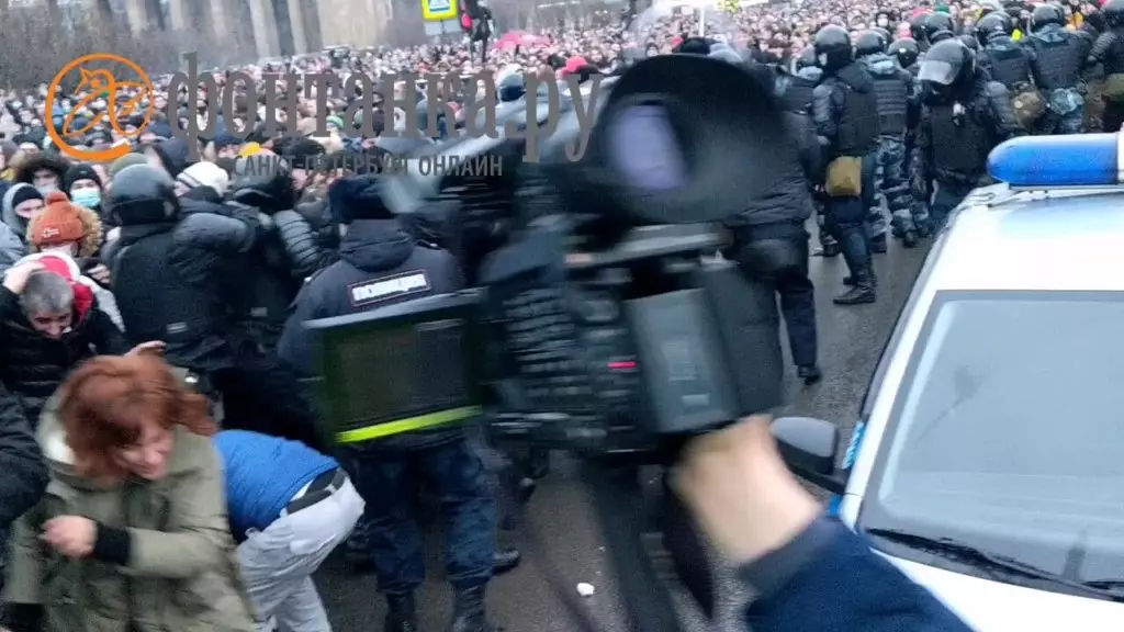 Навальныйға арналған акциялар: үш мыңнан астам ұсталғандар, митингілердегі қауіпсіздік күштері мен жасөспірімдерге шабуыл жағдайлары. Ең бастысы 10112_16