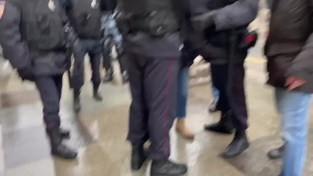 Акции за Navalny: Повече от три хиляди задържани, случаи на атака срещу силите за сигурност и юноши на митингите. Основното нещо 10112_5