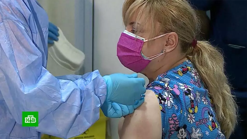 Boris Johnson dostal vakcínu AstraZeneca na preukázanie jej bezpečnosti 10305_2