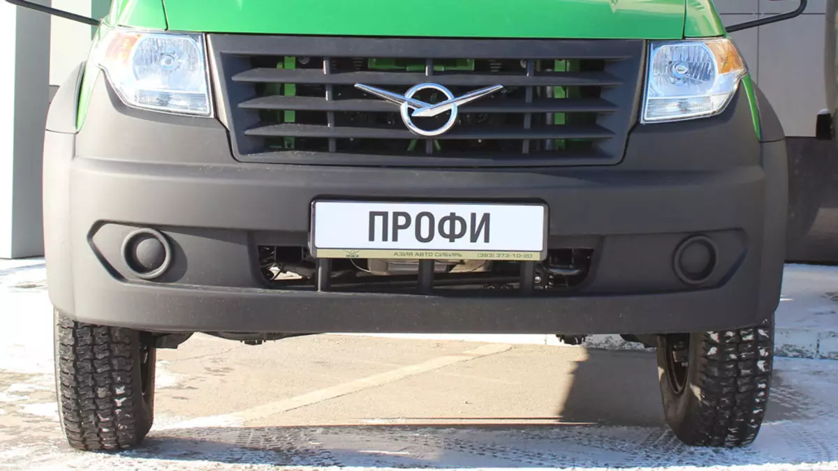 UAZ cho thấy một chiếc xe bán tải thương mại mới