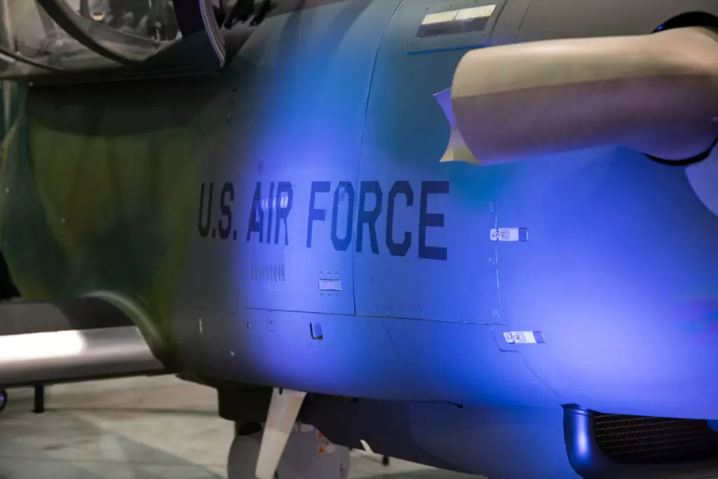 ASV Gaisa spēki saņēma jaunā tipa pirmo lidmašīnu uzbrukuma lidmašīnu 11155_3