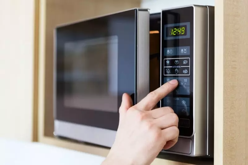 Aturan sterilisasi tiasa dina oven microwave 11355_2