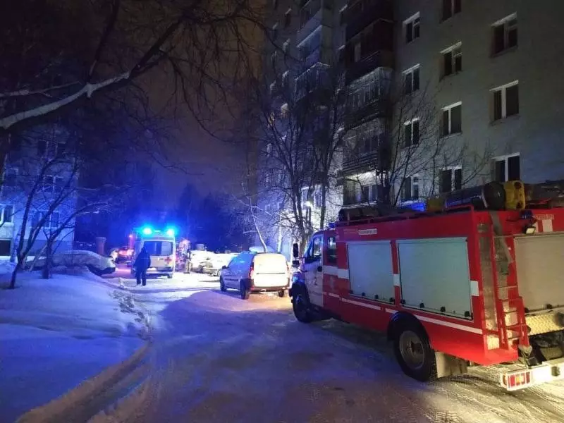 W ogniu w wieżowcu Yekaterinburg zmarł osiem osób. Jedna z ofiar przed śmiercią poprosiła pomoc w Twitterze 11627_4