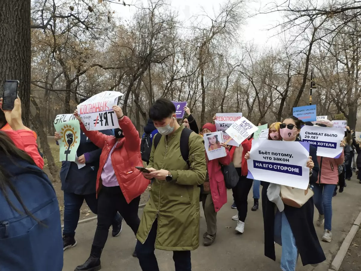Marxa pels drets de les dones es va dur a terme a Almaty (foto) 11723_11